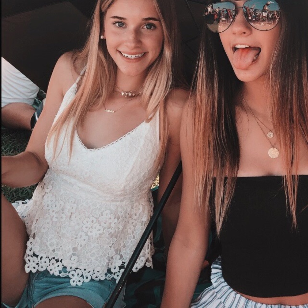 American Eagle festival top!!
